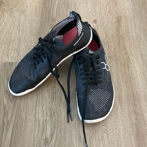 REVIVO Geo Racer Knit Women’s / 7.5 Women’s